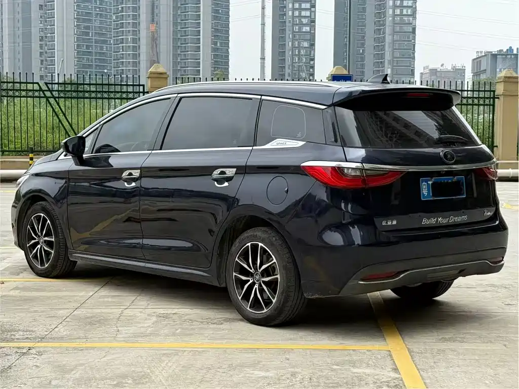 BYD MAX — миниатюра 7
