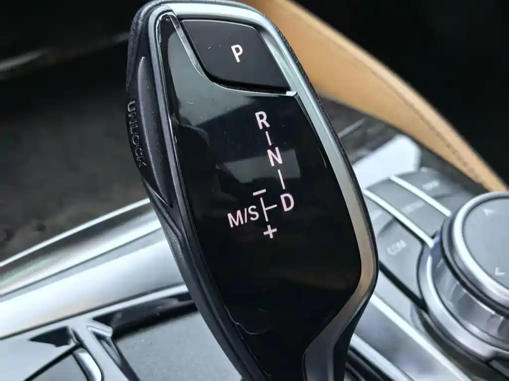 BMW 5 Series — миниатюра 21