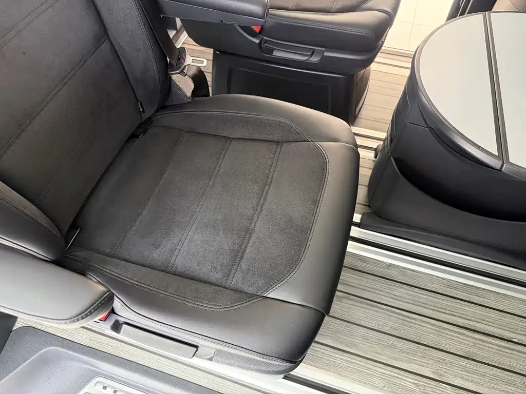 Volkswagen Multivan — миниатюра 13