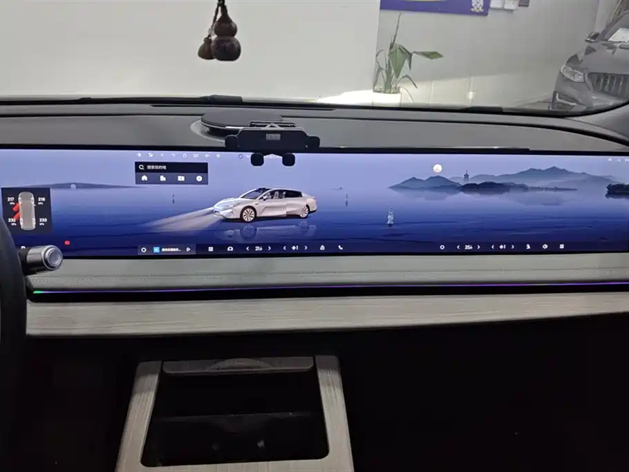 GEELY GALAXY GALAXY E8