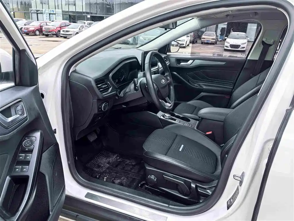 Ford Focus Active — миниатюра 4