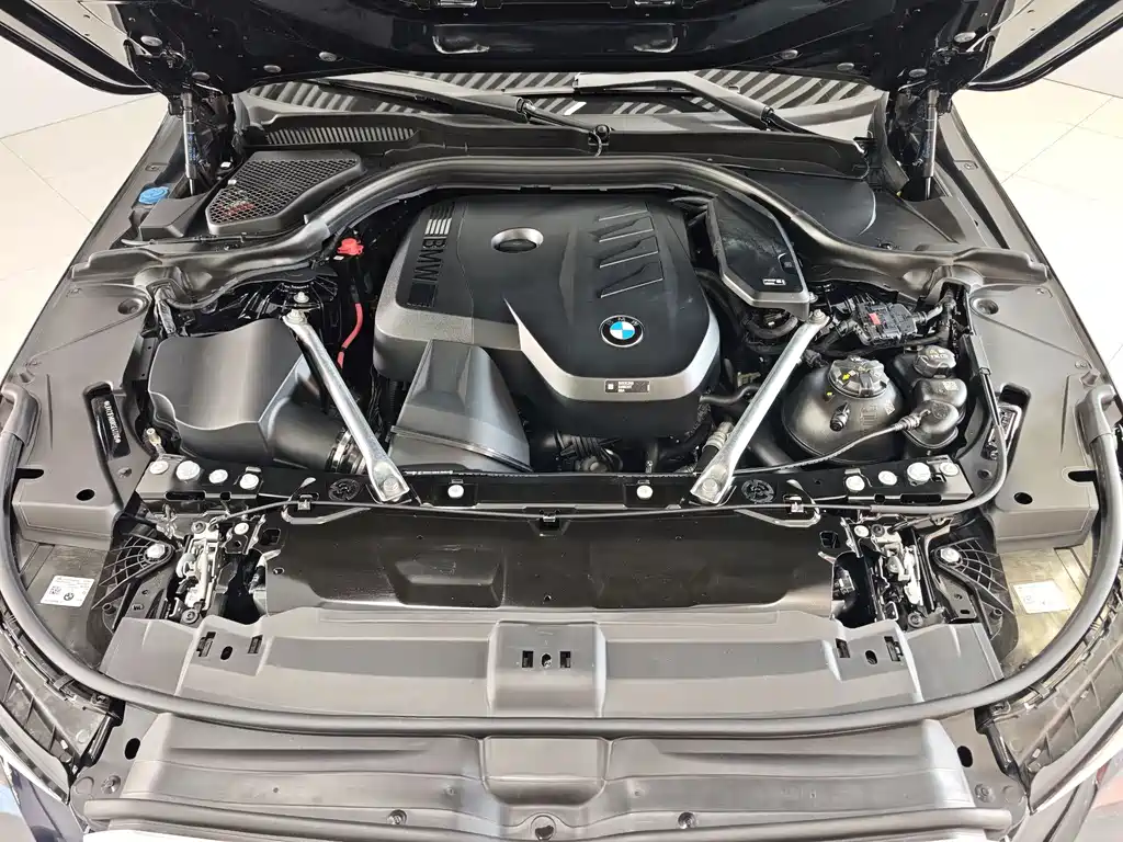 BMW 5 Series — миниатюра 14