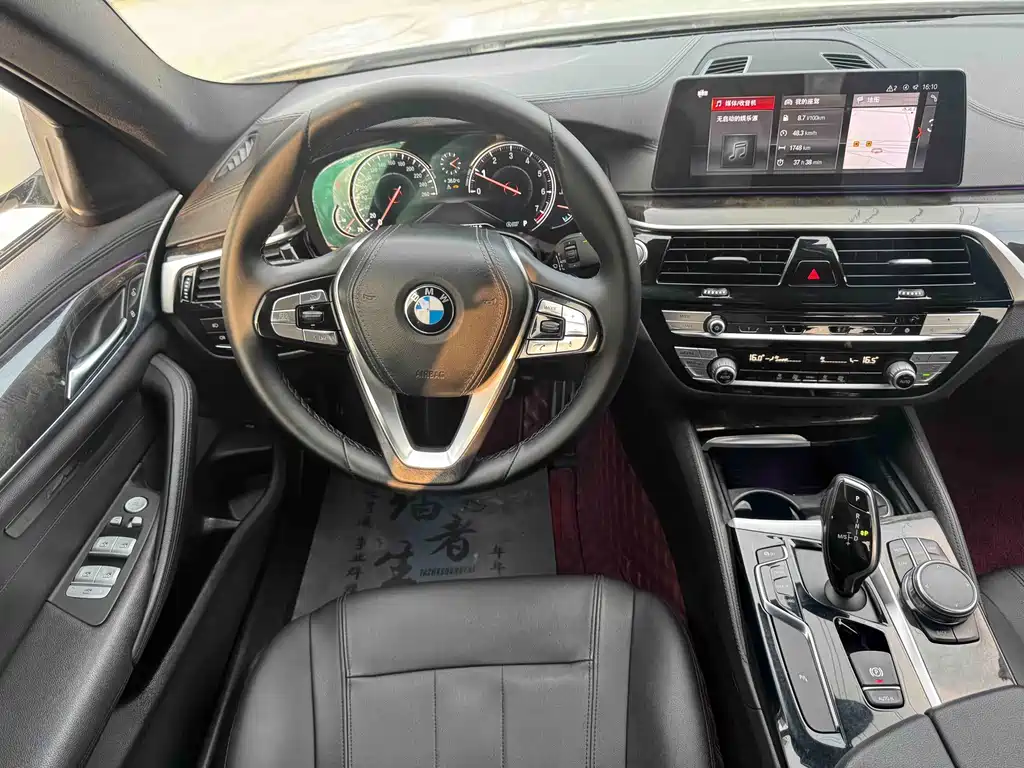 BMW 5 Series — миниатюра 10