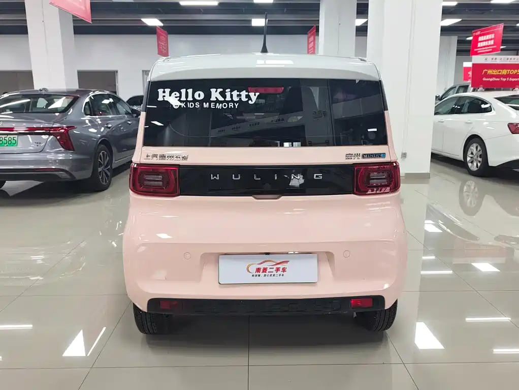 Заказать Wuling MINIEV 2021 года за 642 592 ₽  из Китая