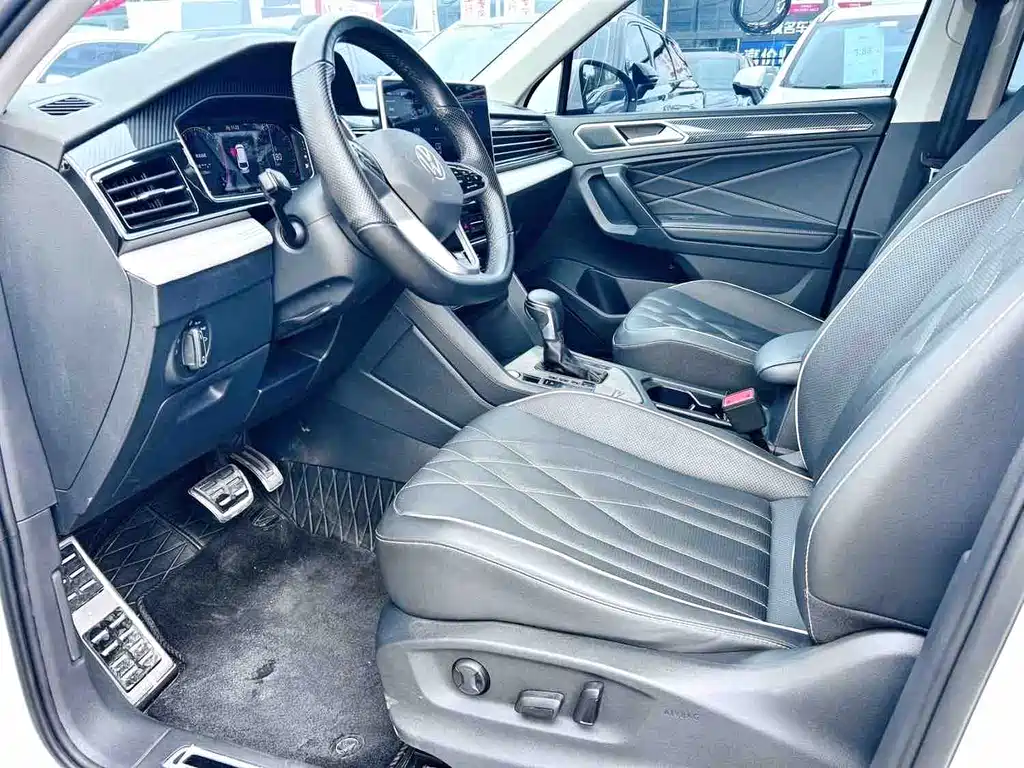 Volkswagen Tiguan L L 2023 330TSI AT R-Line