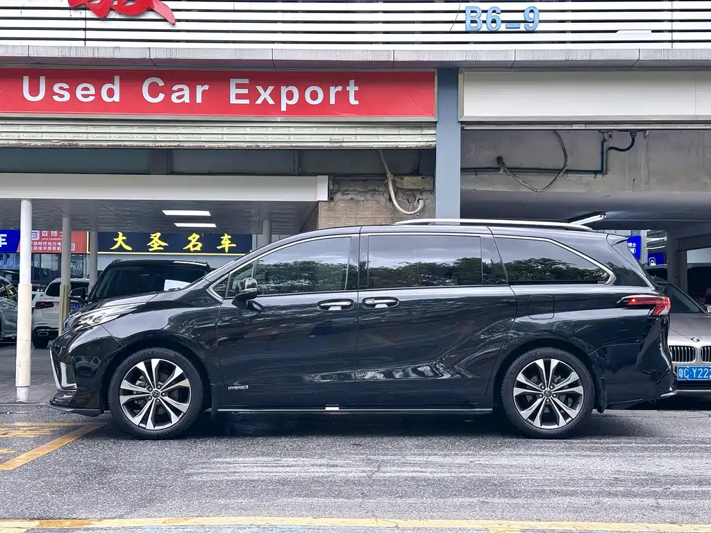 Toyota Granvia 2022 2.5L Flagship