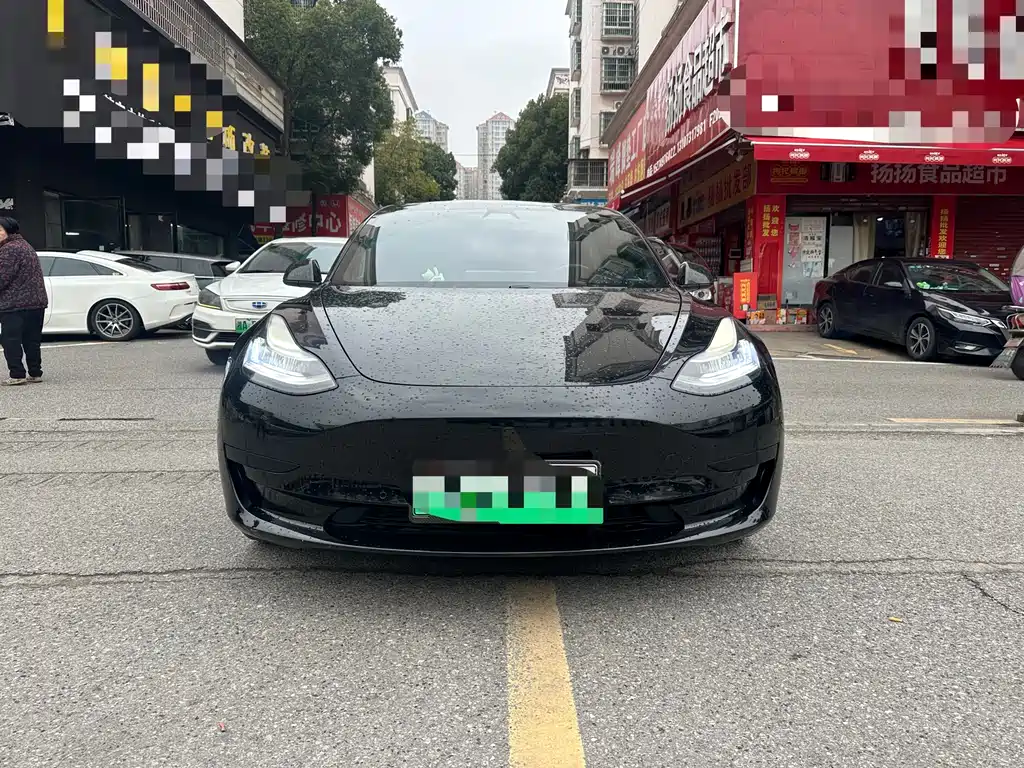 TESLA MODEL 3