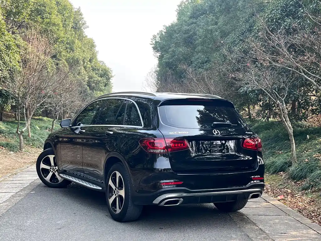 MERCEDES-BENZ GLC