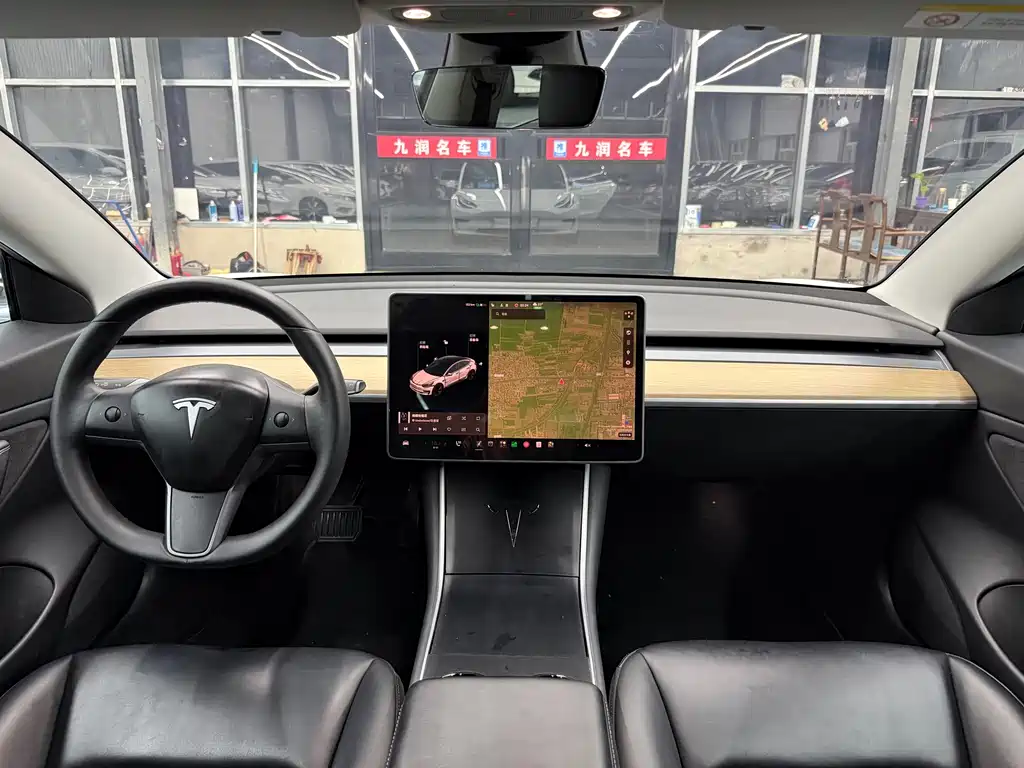 Tesla Model 3 — миниатюра 6