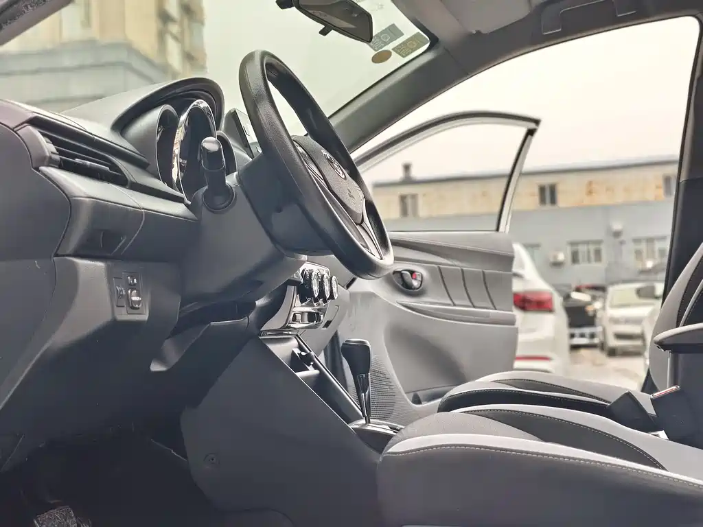 TOYOTA YARIS L ZHIXUAN