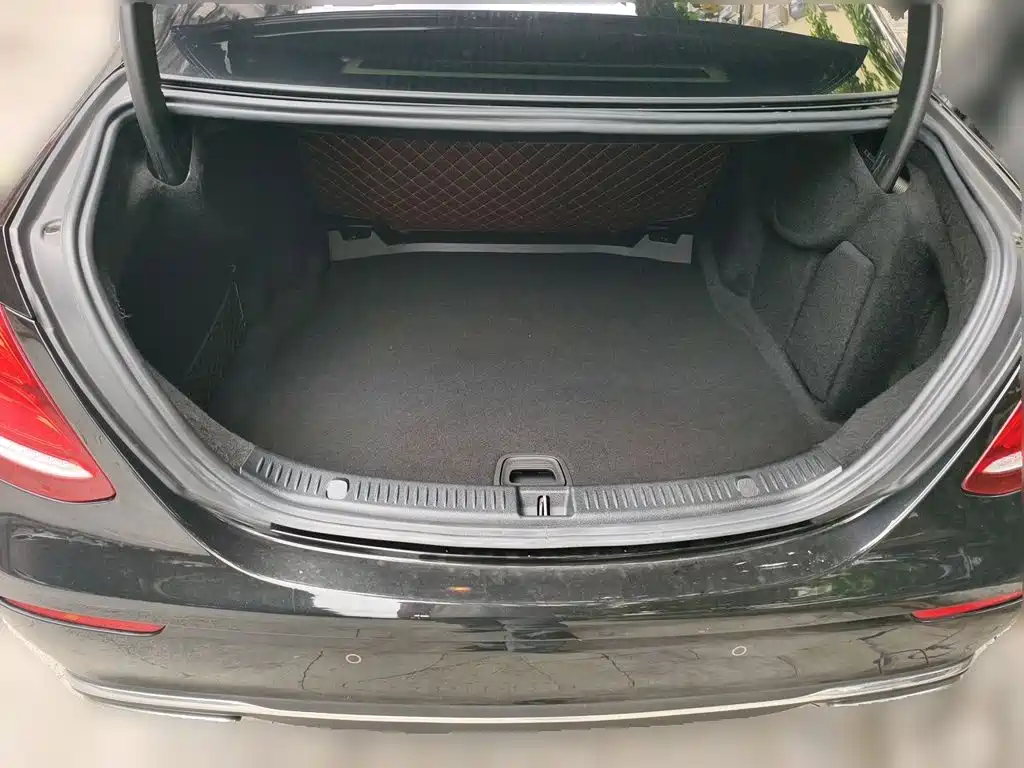 Mercedes-Benz E-Class — миниатюра 20