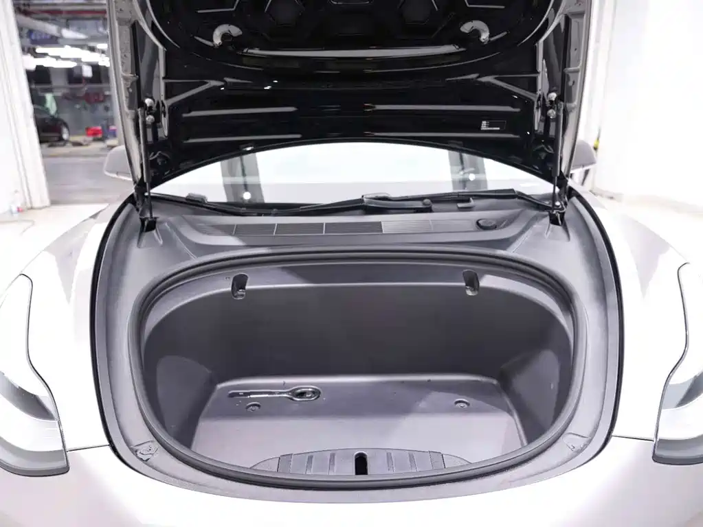 Tesla Model 3 — миниатюра 15