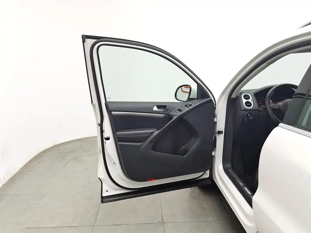 Volkswagen Tiguan 2016 300TSI AT Luxury