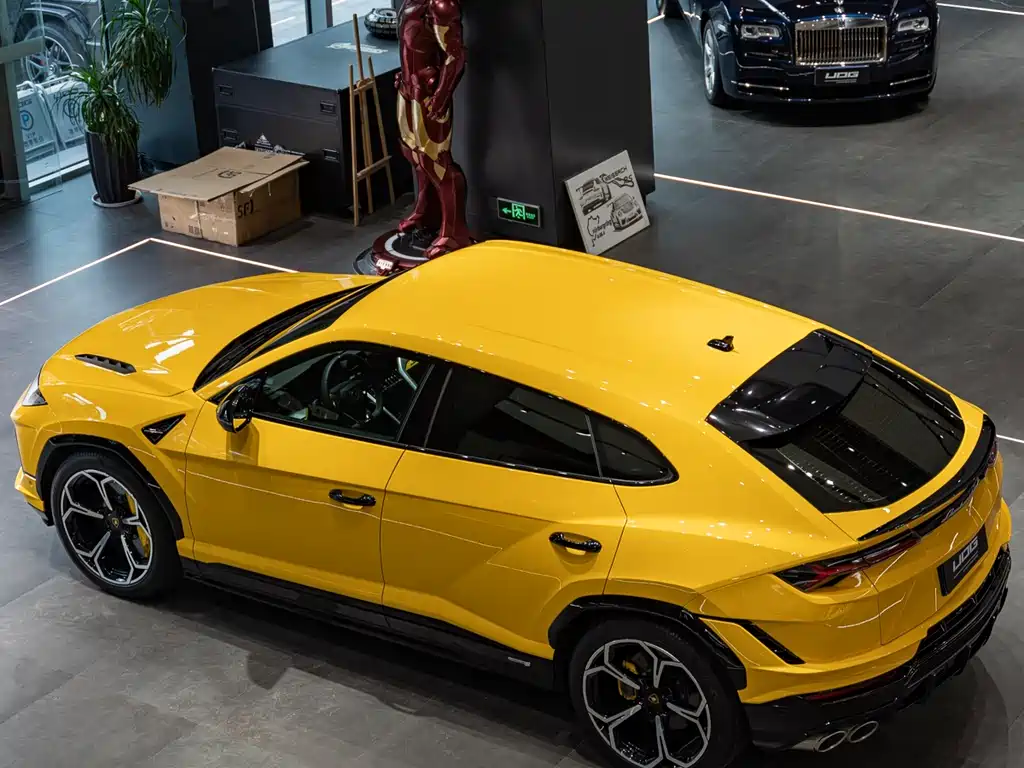 LAMBORGHINI URUS