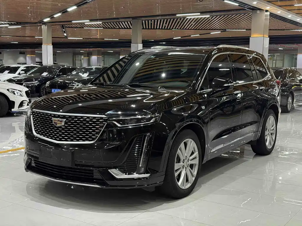 CADILLAC XT6