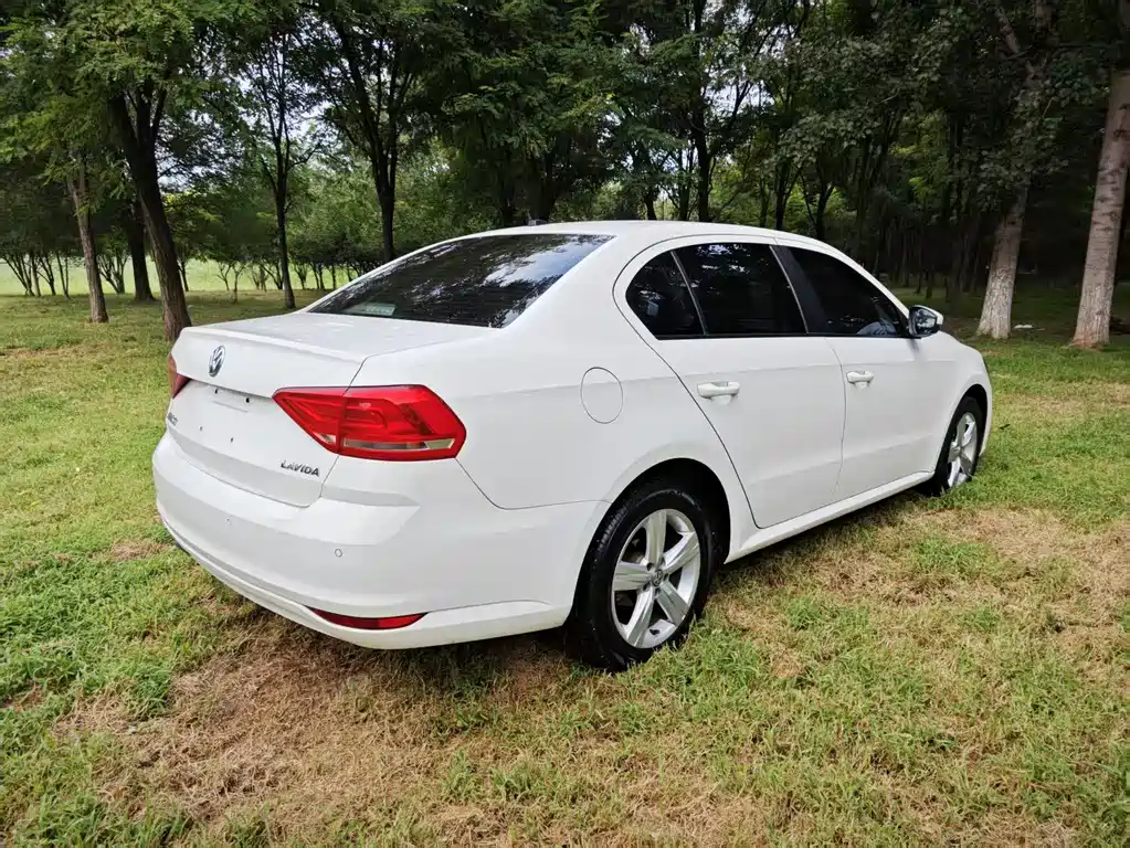 Volkswagen Lavida — миниатюра 6