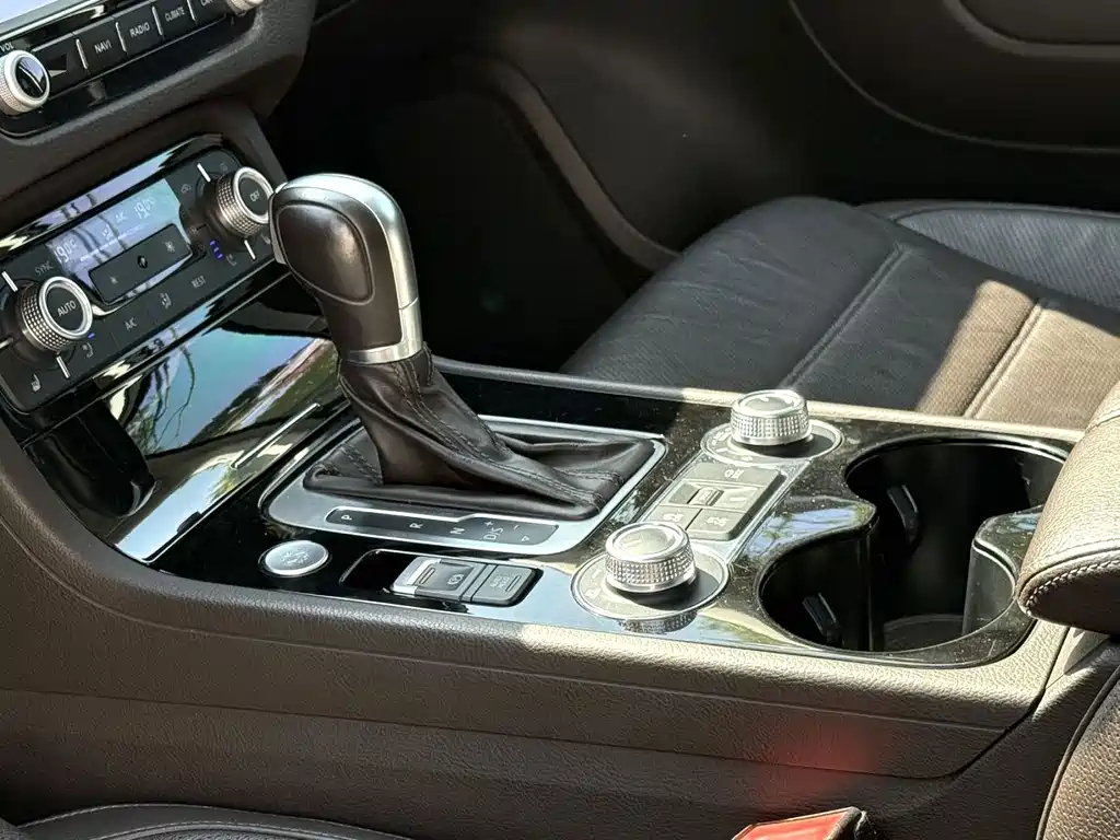 Volkswagen Touareg — миниатюра 5