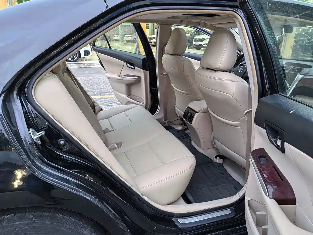 Toyota Camry — миниатюра 12