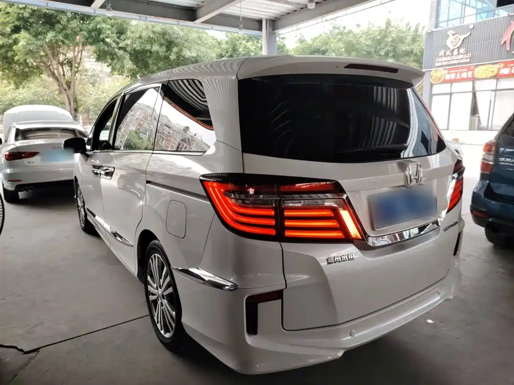 Honda Elysion 2016 2.4L Luxury