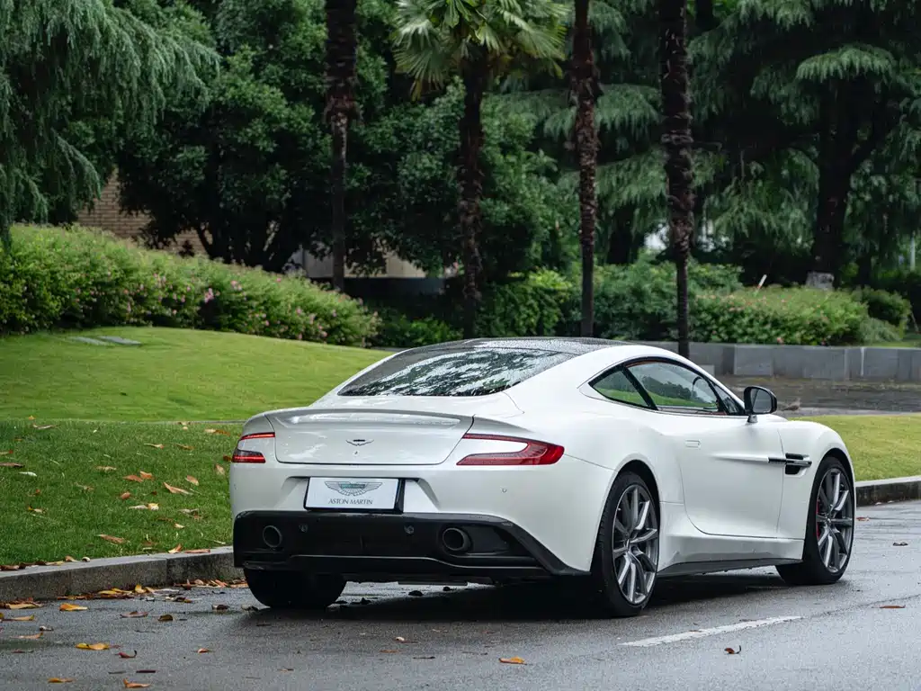 Aston Martin Vanquish — миниатюра 8