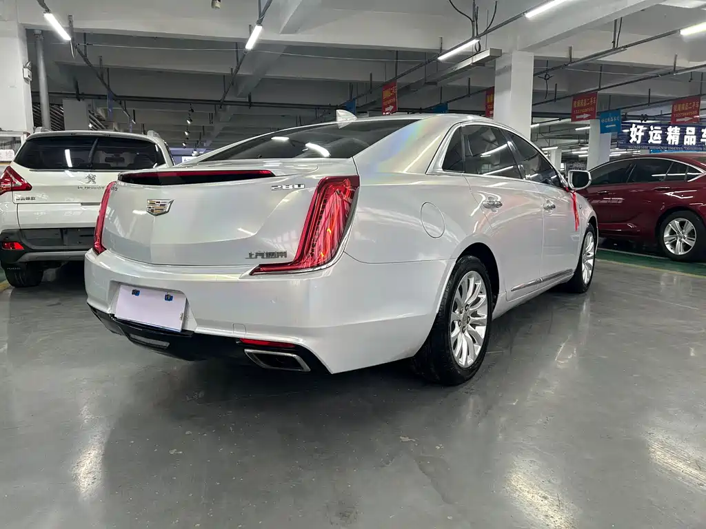 CADILLAC XTS