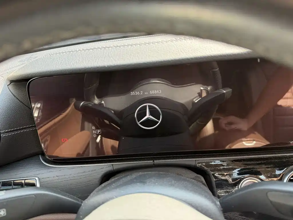 Mercedes-Benz E-Class — миниатюра 4