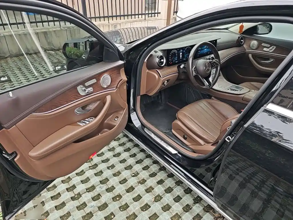 Mercedes-Benz E-Class — миниатюра 16