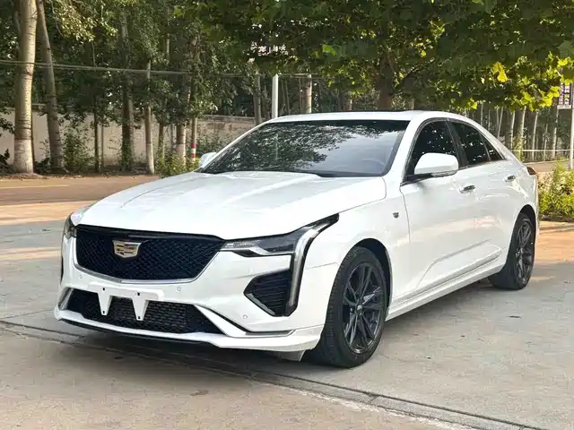 Cadillac CT — фото 1