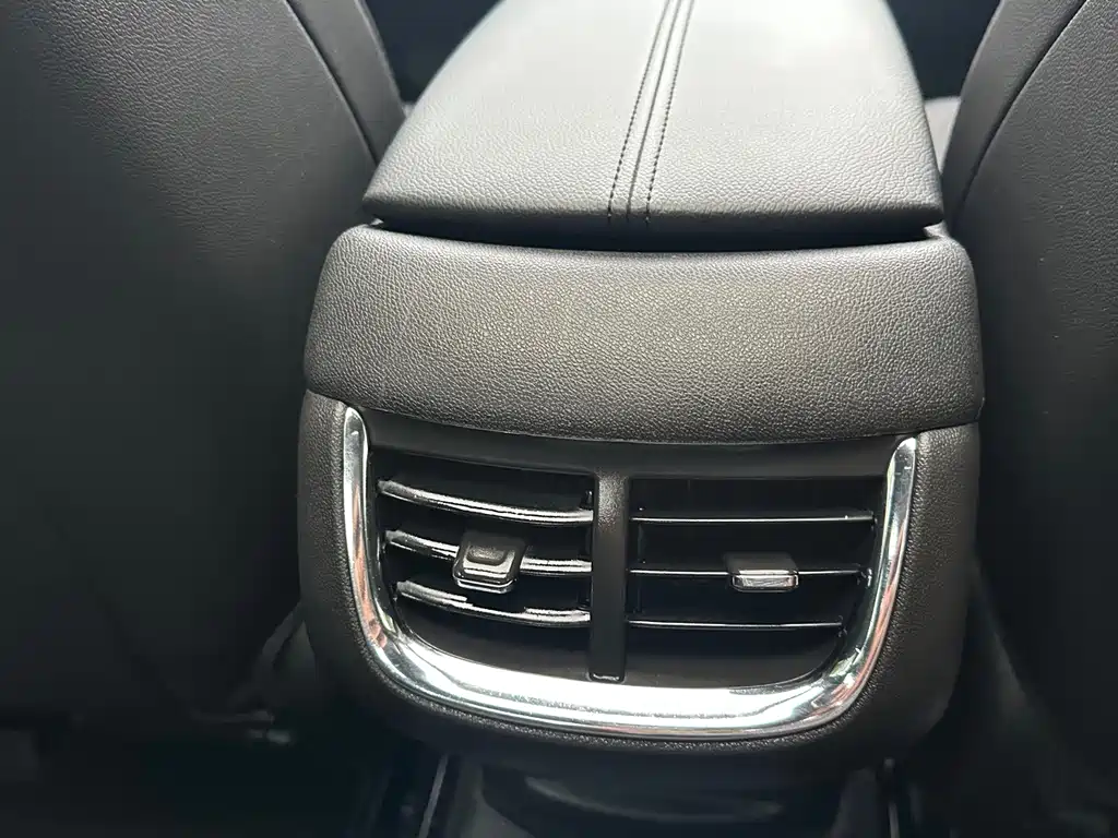 Chevrolet Malibu XL — миниатюра 14