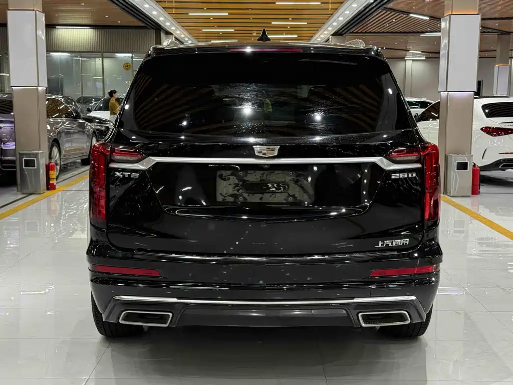 CADILLAC XT6