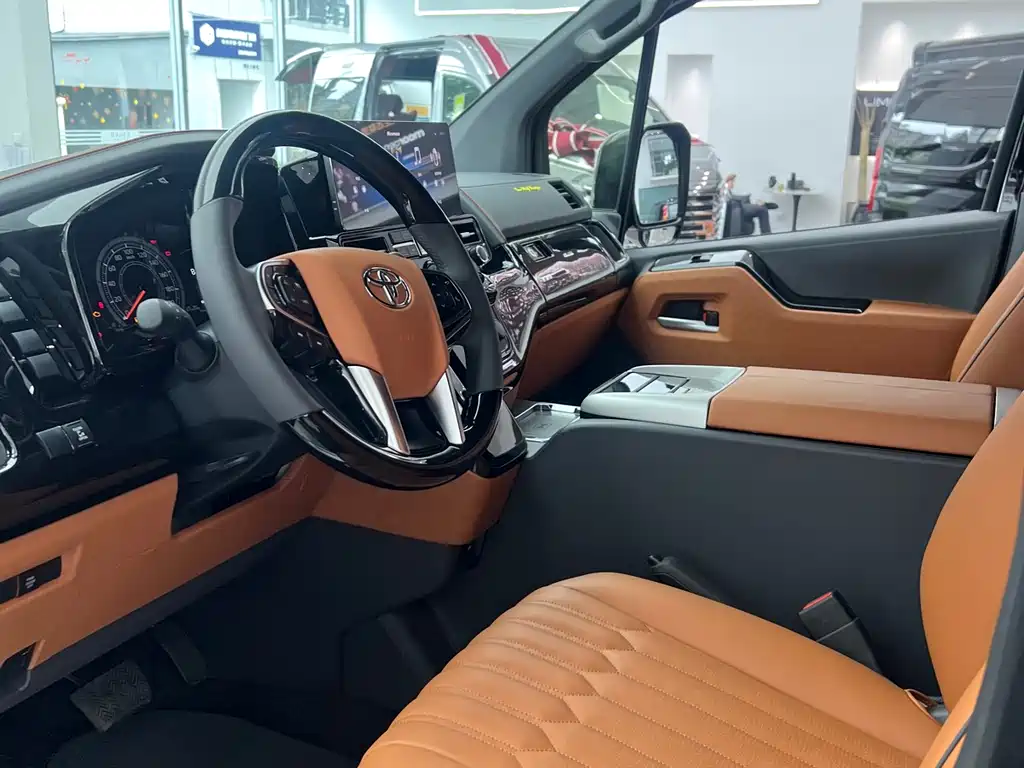 Toyota HiAce 2025 3.5L AT