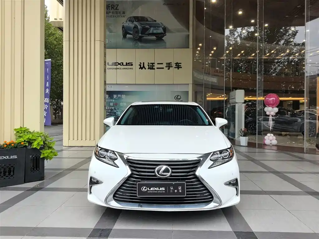 LEXUS  ES