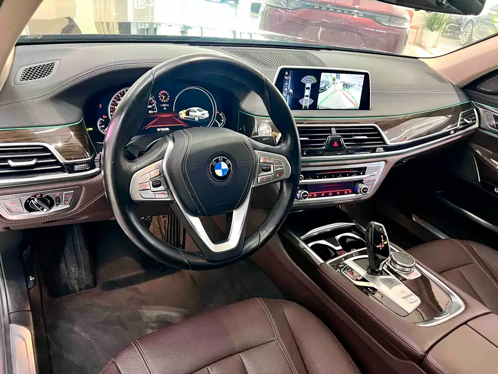 BMW 7 Series — миниатюра 5