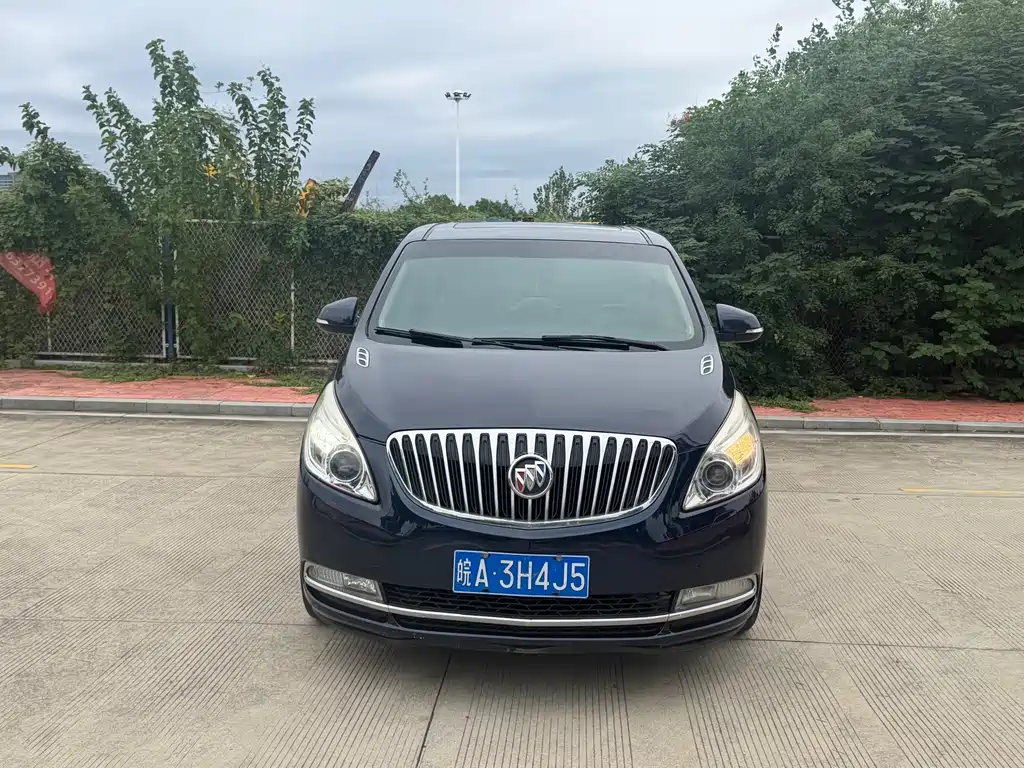 Buick GL8 — миниатюра 2