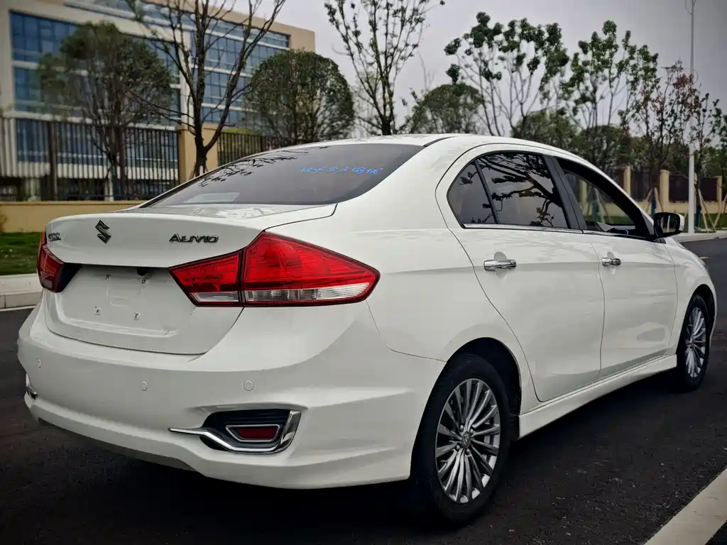 Suzuki Alivio — миниатюра 9