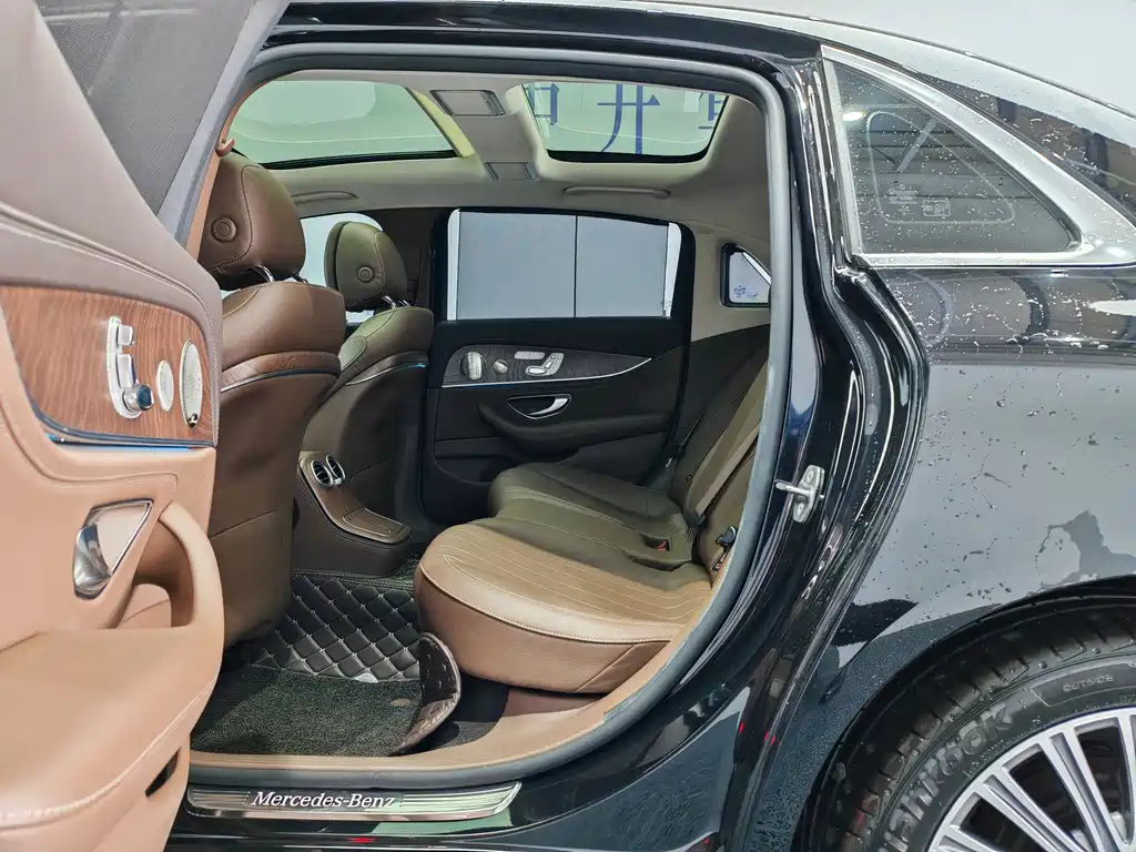Mercedes-Benz E-Class — миниатюра 12