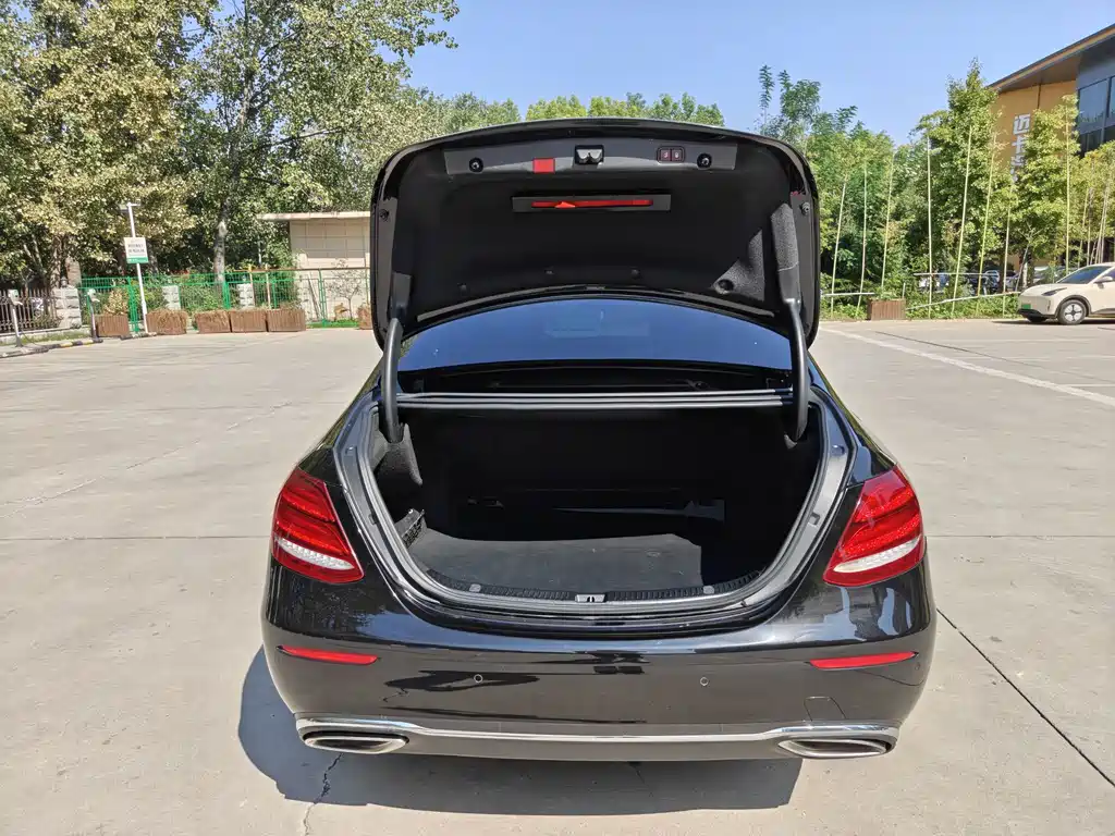 Mercedes-Benz E-Class — миниатюра 12