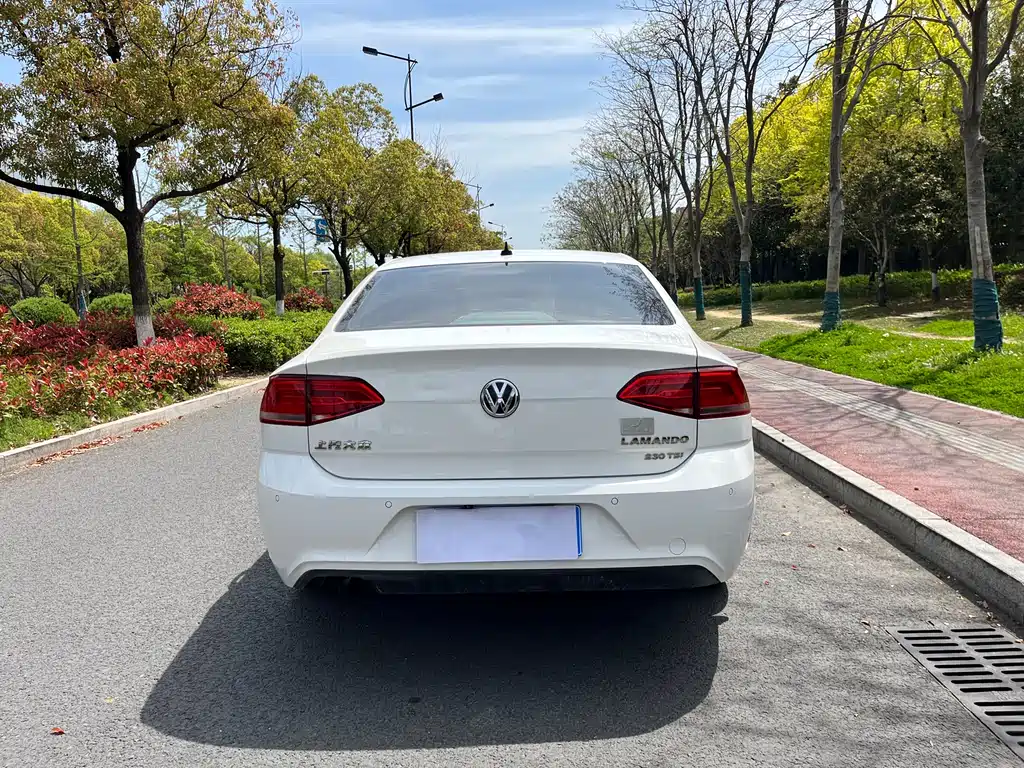 Volkswagen Lamando 2017 230TSI DSG