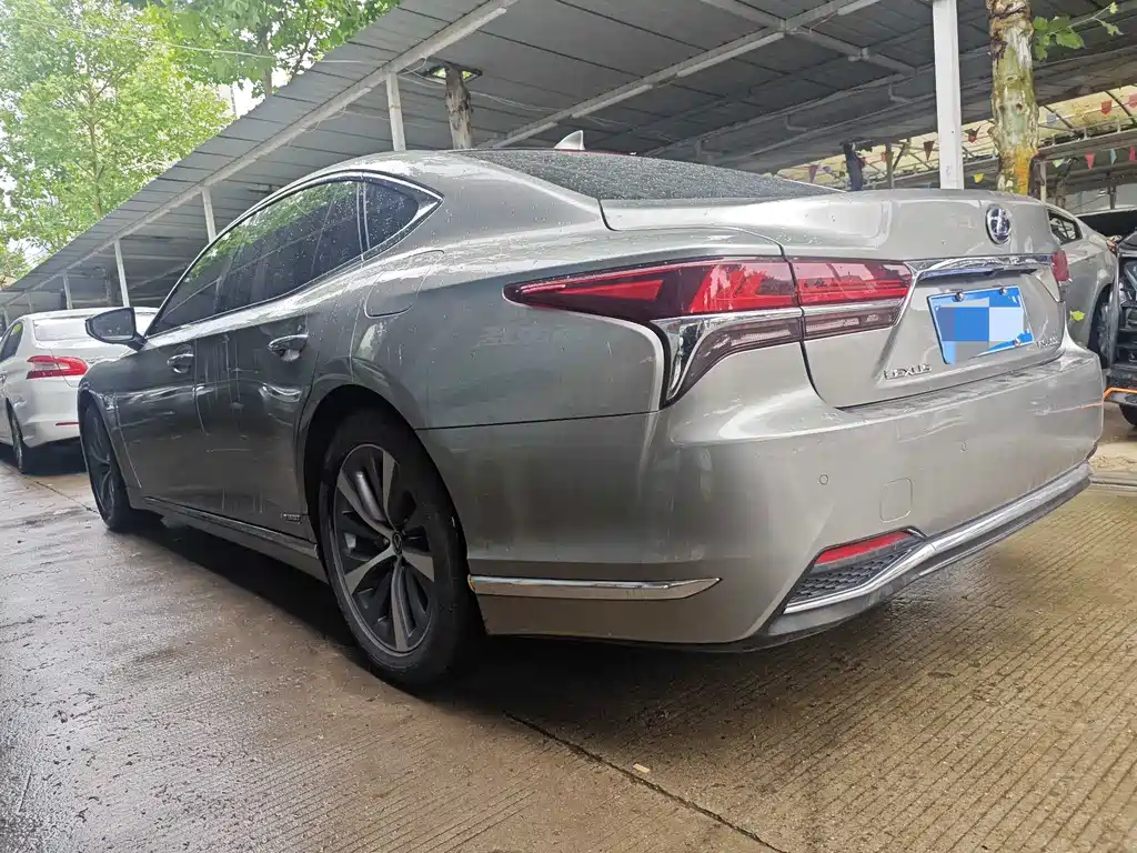 Lexus LS 2018 500h V
