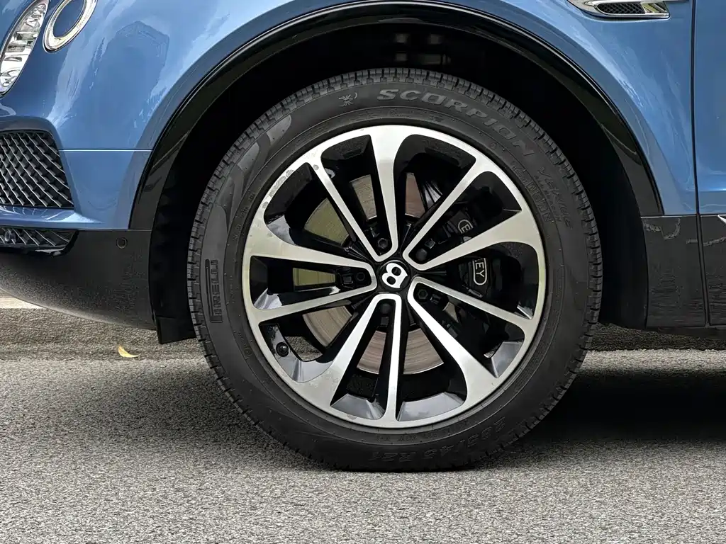 Bentley Bentayga — миниатюра 8