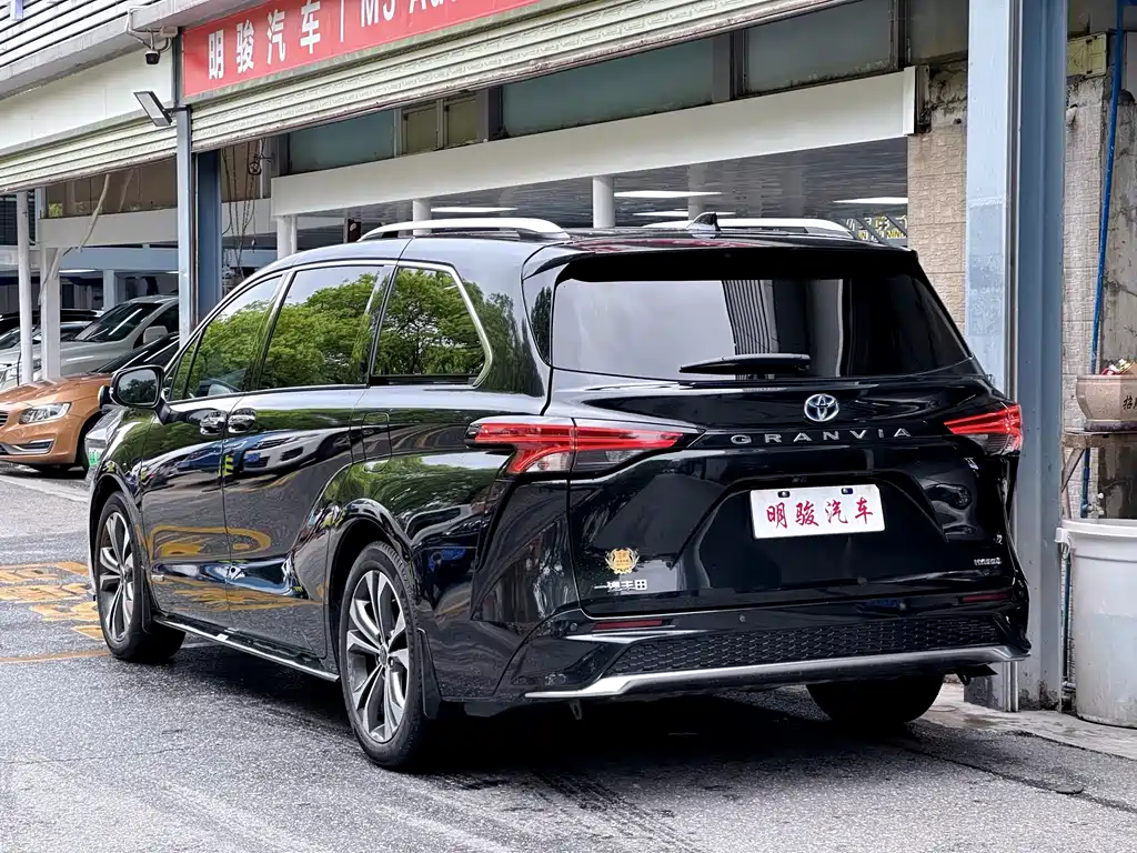 Toyota Granvia 2022 2.5L Flagship