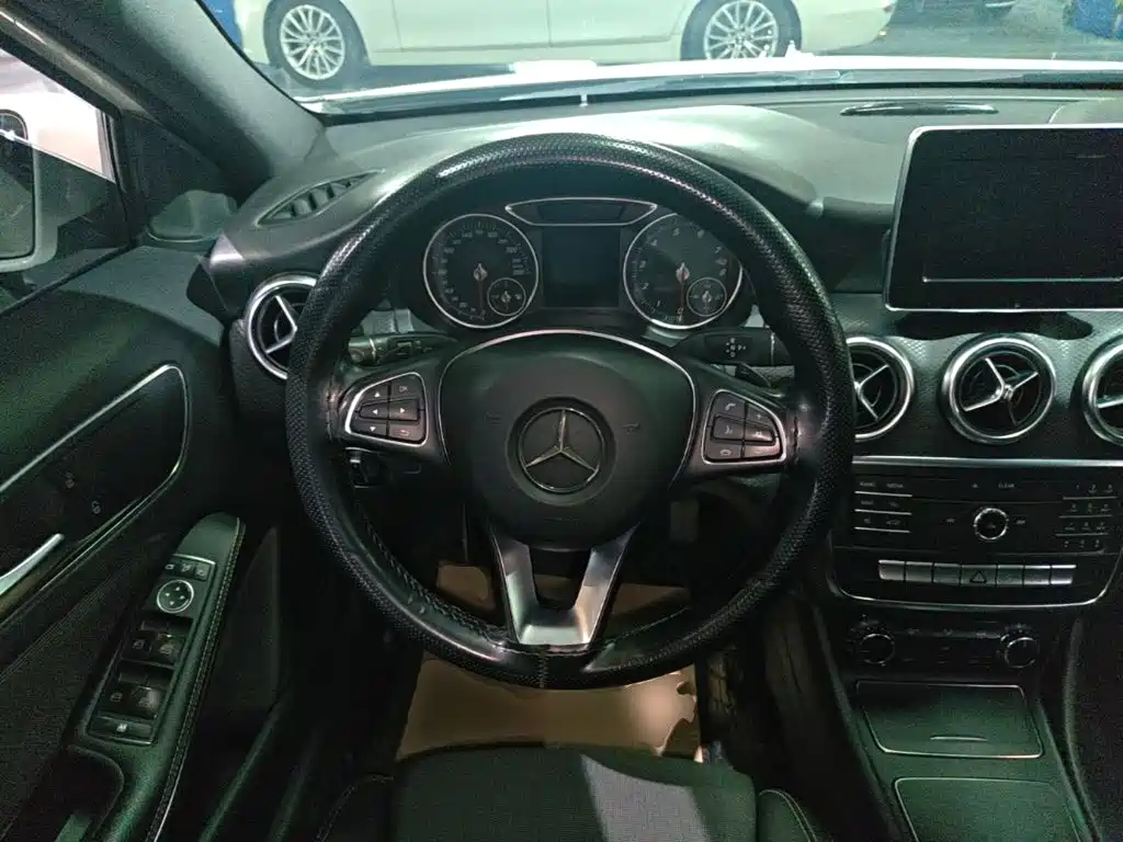 Mercedes-Benz A-Class (Import) — миниатюра 11