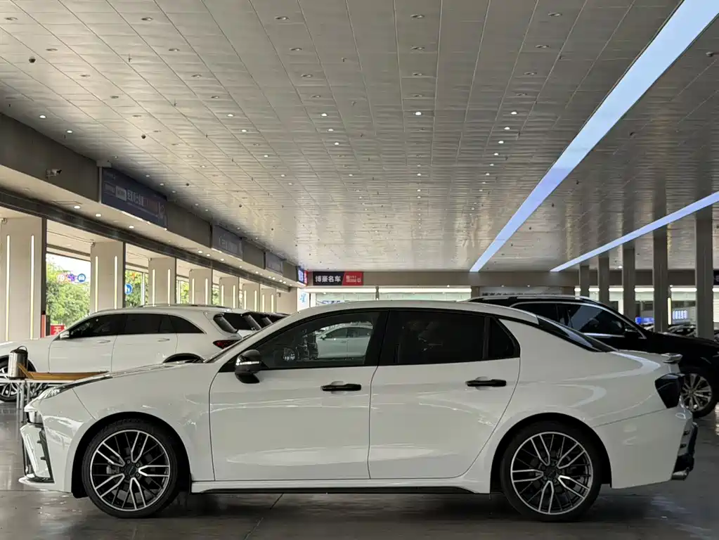 Lynk & Co 03 — миниатюра 7