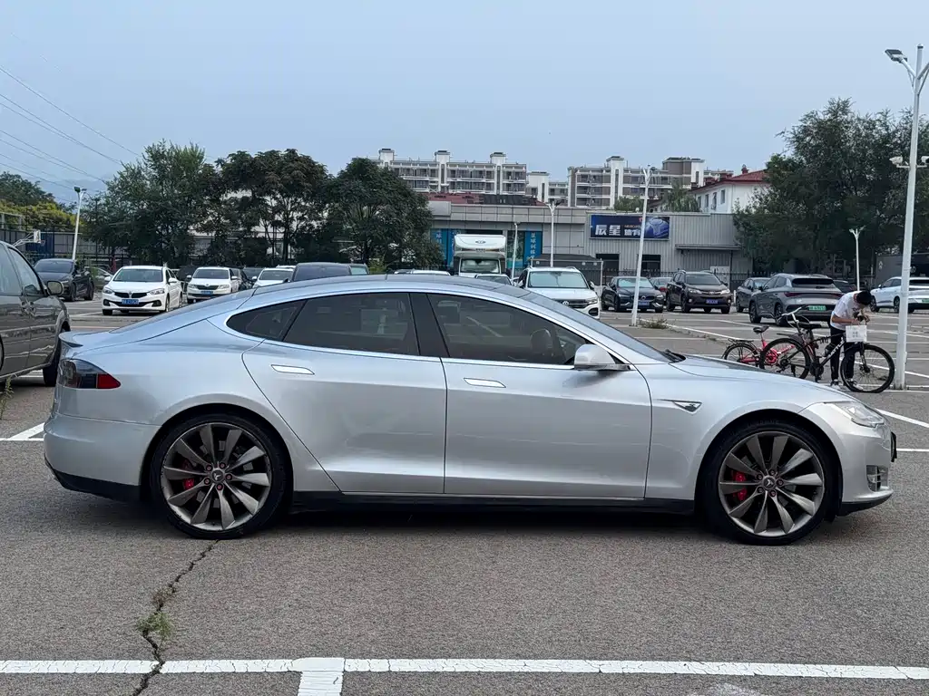 Tesla Model S — миниатюра 7