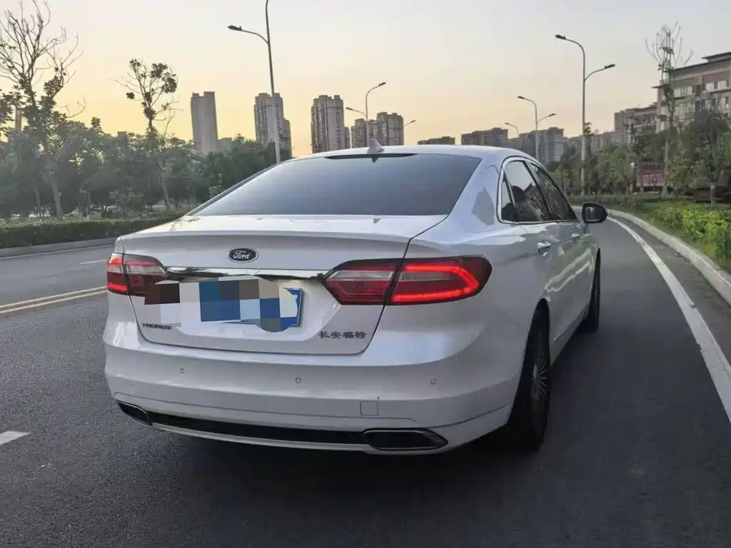 Ford Taurus — миниатюра 4