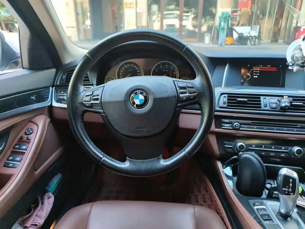 BMW 5 Series — миниатюра 3