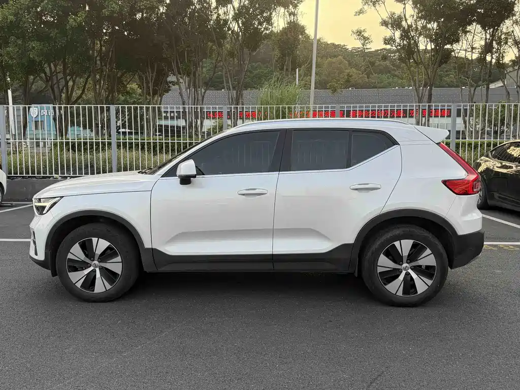 Volvo XC40 — миниатюра 2