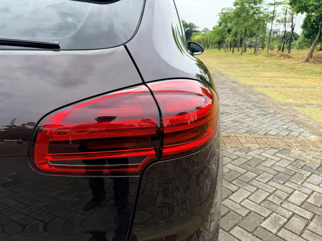 Porsche Cayenne — миниатюра 14