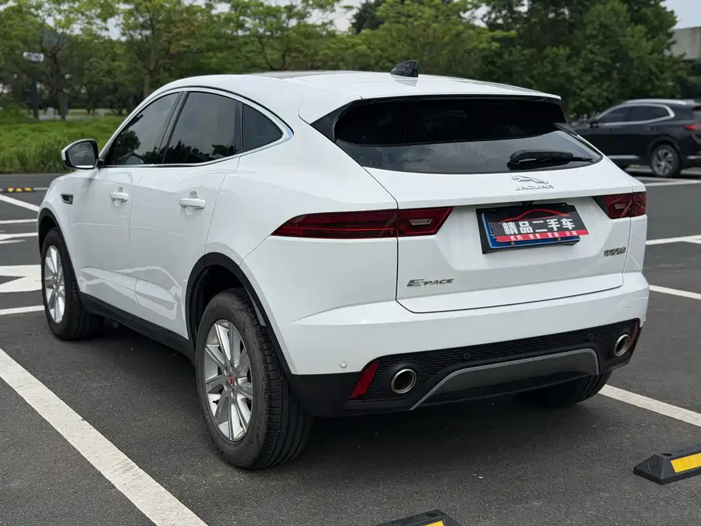 Jaguar E-PACE — миниатюра 7