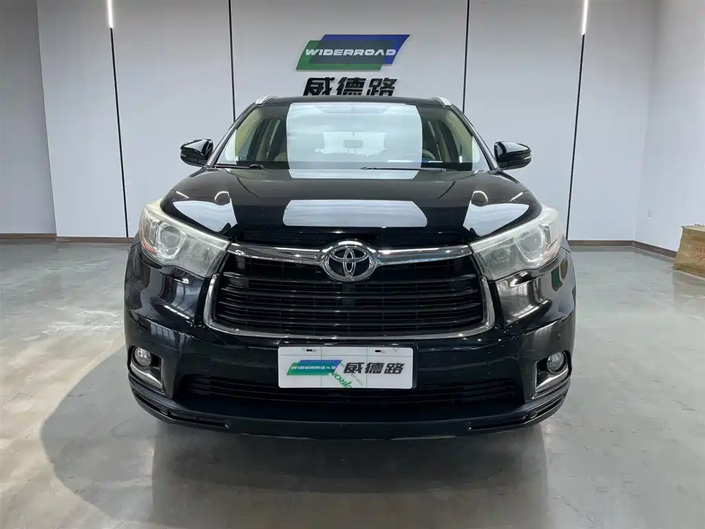 TOYOTA HIGHLANDER